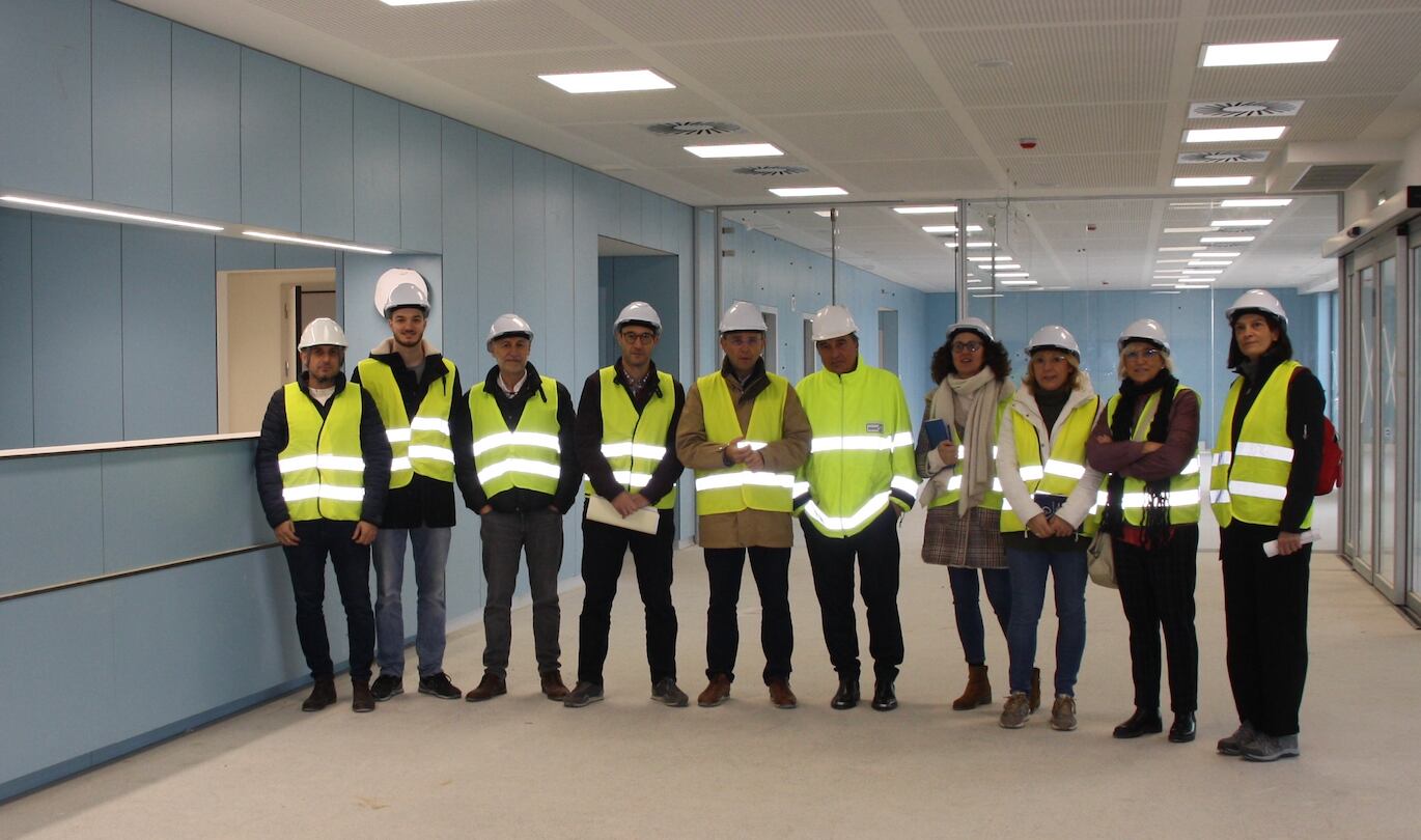 Visita de los profesionales sanitarios al servicio de Urgencias del nuevo hospital de Cuenca.