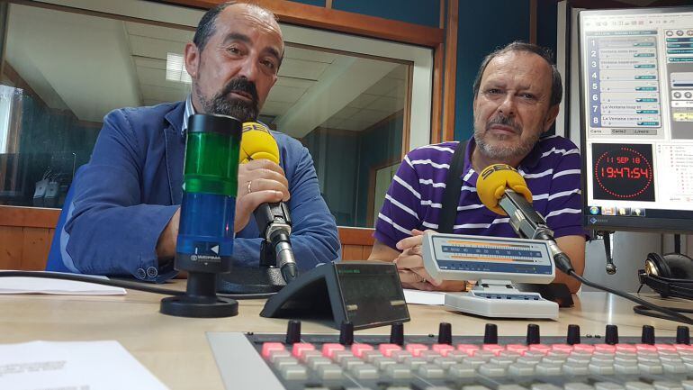 Rafael Pérez Tezanos y Joaquín Rubio Soler durante la tertulia de la Ventana de Cantabria 