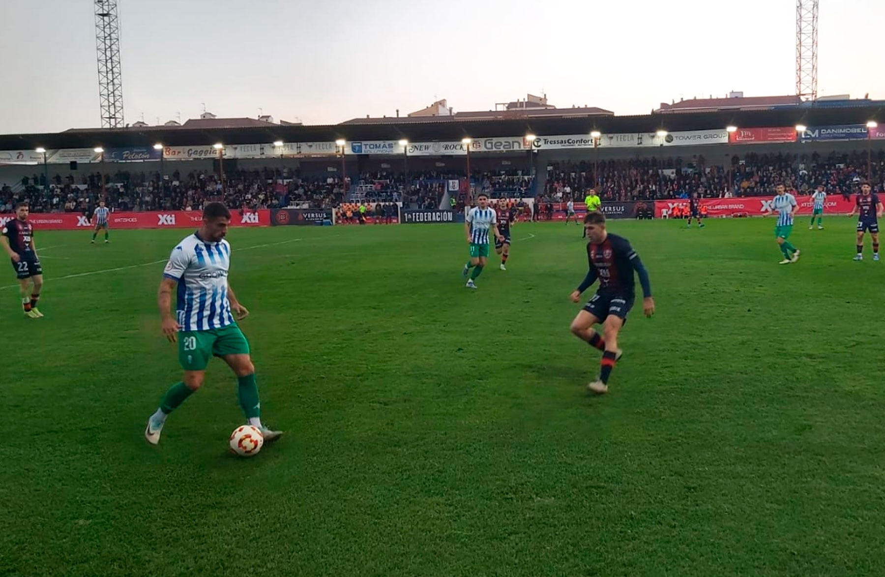 Un instante del partido en el campo de La Constitución de Yecla entre el Yeclano y el Alcoyano