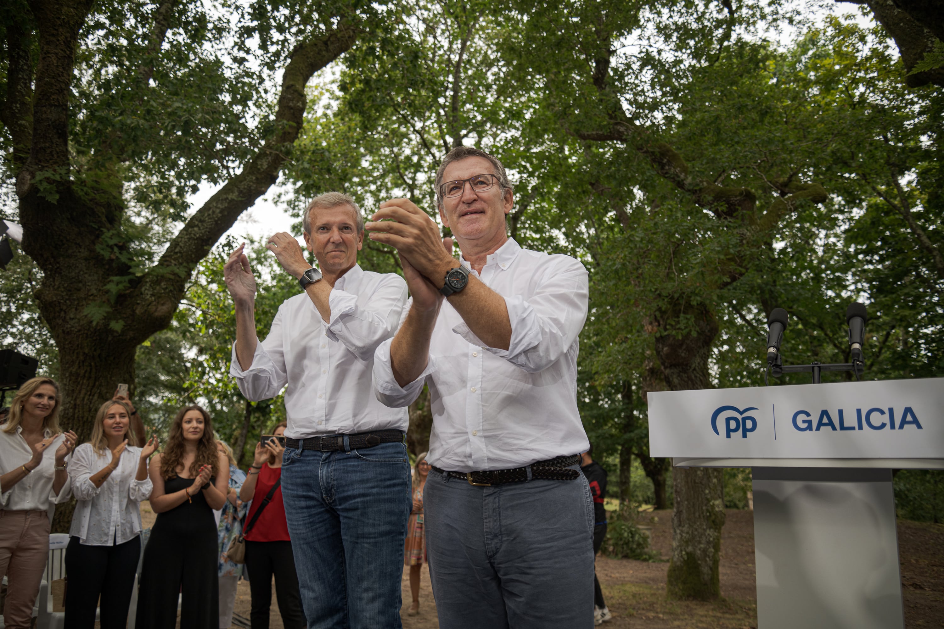 CERDEDO-COTOBADE, PONTEVEDRA GA, SPAIN - AUGUST 31: The president of the Xunta de Galicia and president of the PPdeG, Alfonso Rueda (left), and the president of the PP, Alberto Nuñez Feijoo (right), during the inauguration of the new political year of the Partido Popular, in Carballeira de San Xusto, on 31 August, 2024 in Cerdedo-Cotobade, Pontevedra, Galicia, Spain. Feijoo chooses, for the third consecutive year, Galicia to kick off the political year. The Partido Popular has held the meeting in view of the reactivation of the political and parliamentary activity after the summer recess. (Photo By Elena Fernandez/Europa Press via Getty Images)