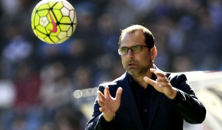 El entrenador del Getafe, el argentino Juan Eduardo Esnaider, en un momento del partido de su equipo ante el Deportivo.