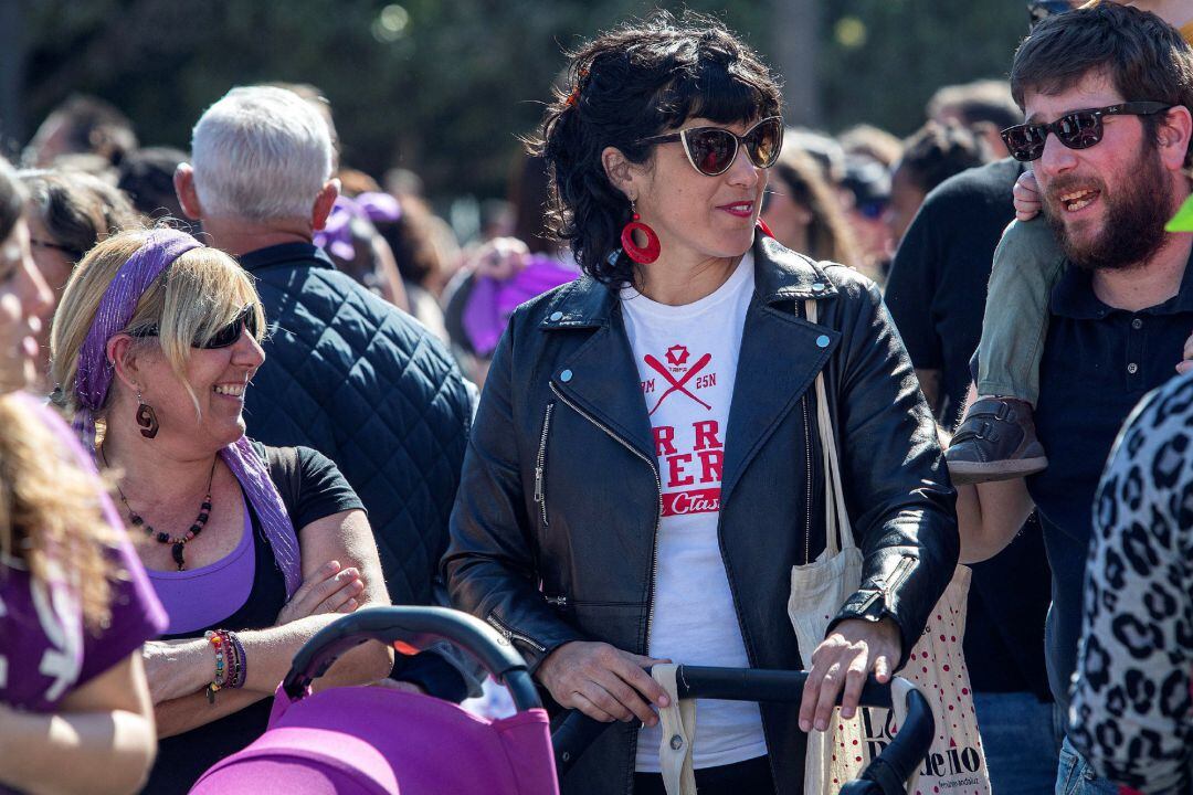 La presidenta del grupo parlamentario Adelante Andalucía, Teresa Rodríguez participa en la manifestación celebrada este domingo en Cádiz