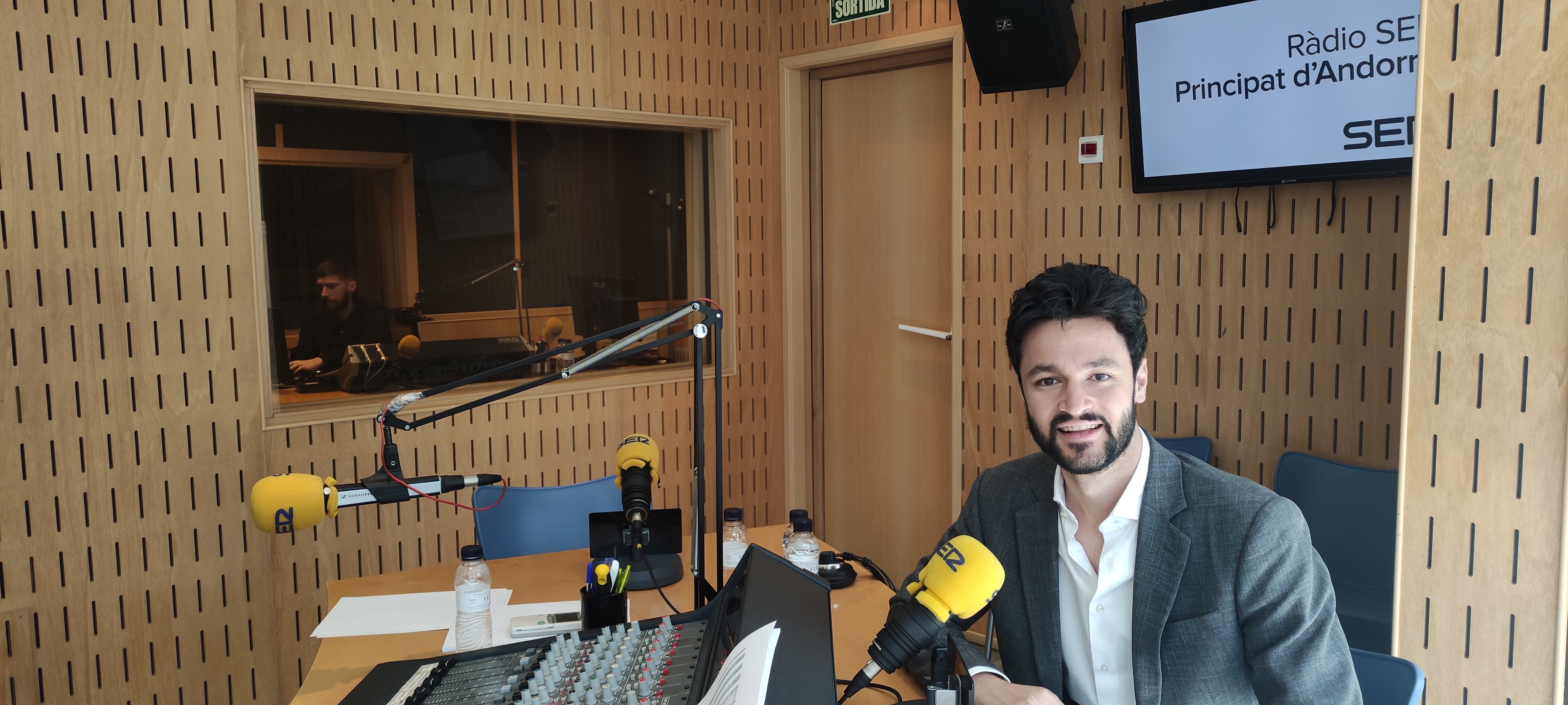 El candidat a cap de Govern de Concòrdia, Cerni Escalé, als estudis de la SER durant l'entrevista electoral d'aquest dimecres a l'Aquí Andorra.