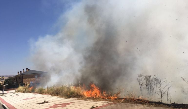 Fuego en la calle Manuel Gómez Moreno