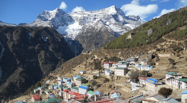 Namche, Nepal. Aldea donde se encuentran los dos bomberos canarios