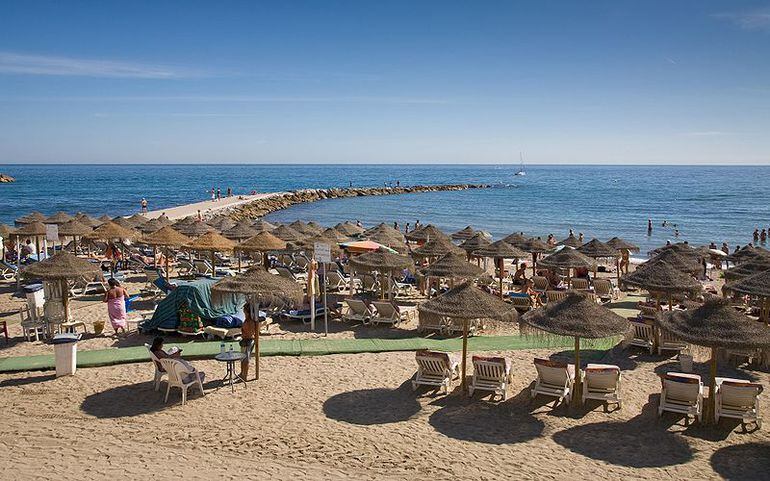 Playa de marbella en el mes de octubre