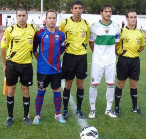 Marcos Guill en su época de capitán del Eldense