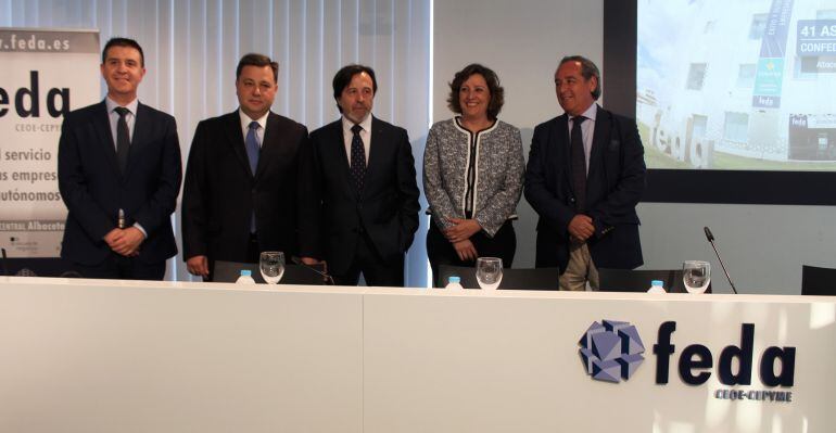 El presidente de la Diputación, el alcalde, el presidente de FEDA, la consejera y el presidente de CECAM