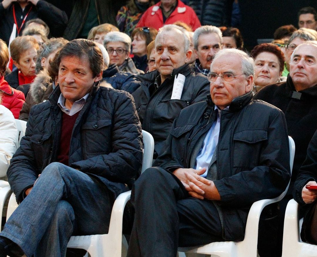 Guerra y Fernández durante un mítin en Mieres, en 2015