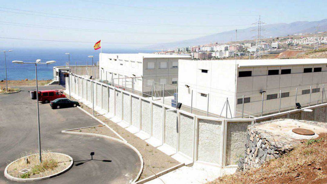 El CIE está ubicado en la zona de Hoya Fría en Santa Cruz de Tenerife. 