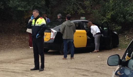 Els agents han trobat la cartera del taxista mort a dins del vehicle