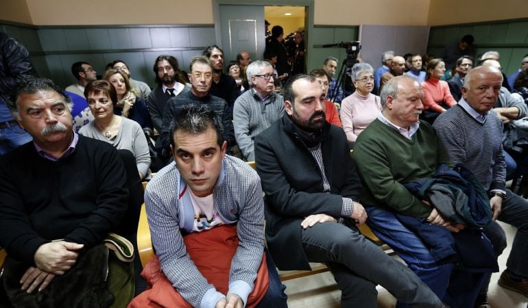 Los ocho sindicalistas durante el proceso judicial