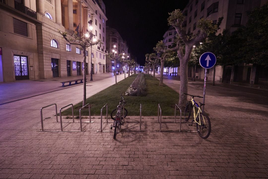 Archivo - Avenida Carlos III vacia alrededor de la media noche