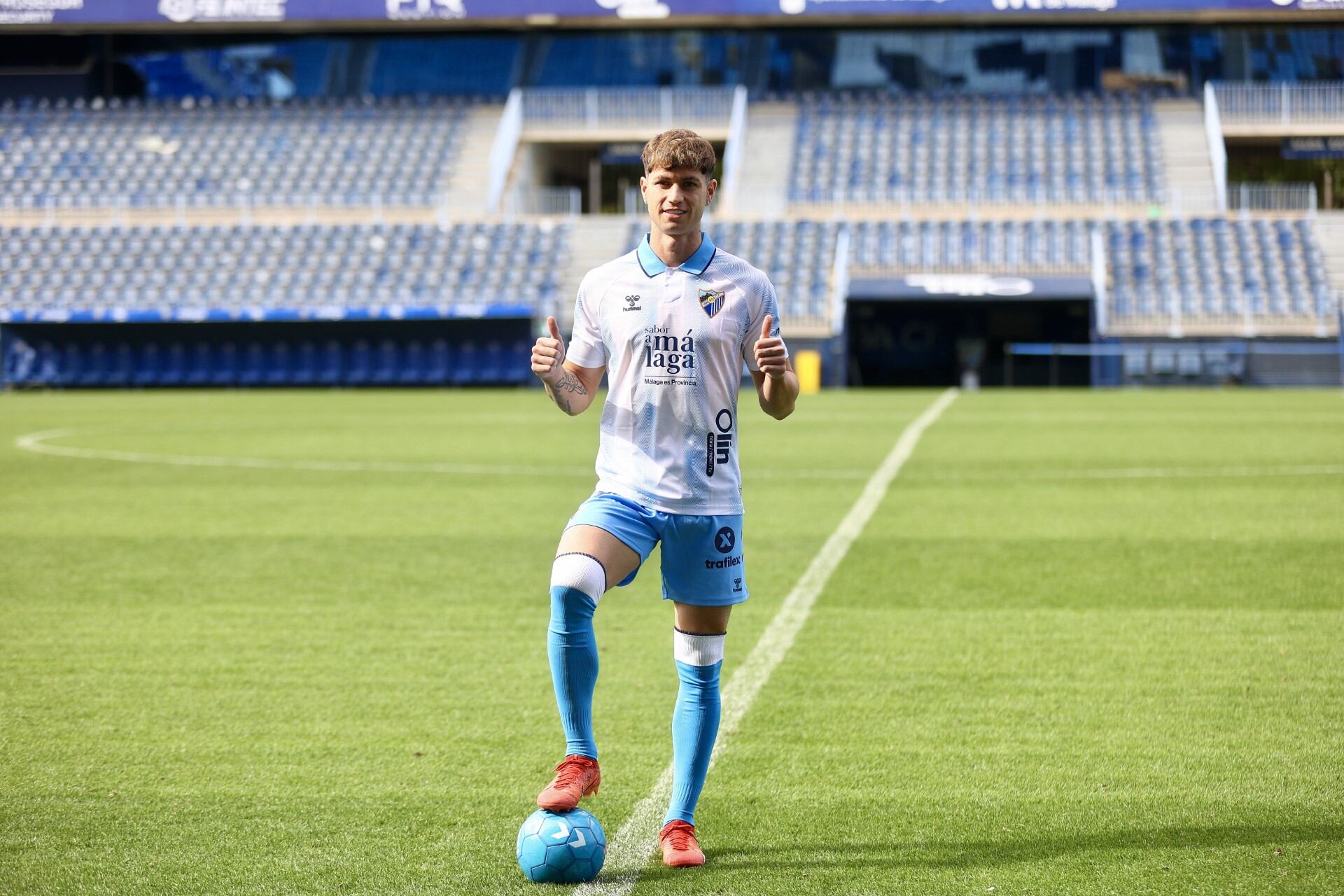 Javi Avilés en su presentación con el Málaga