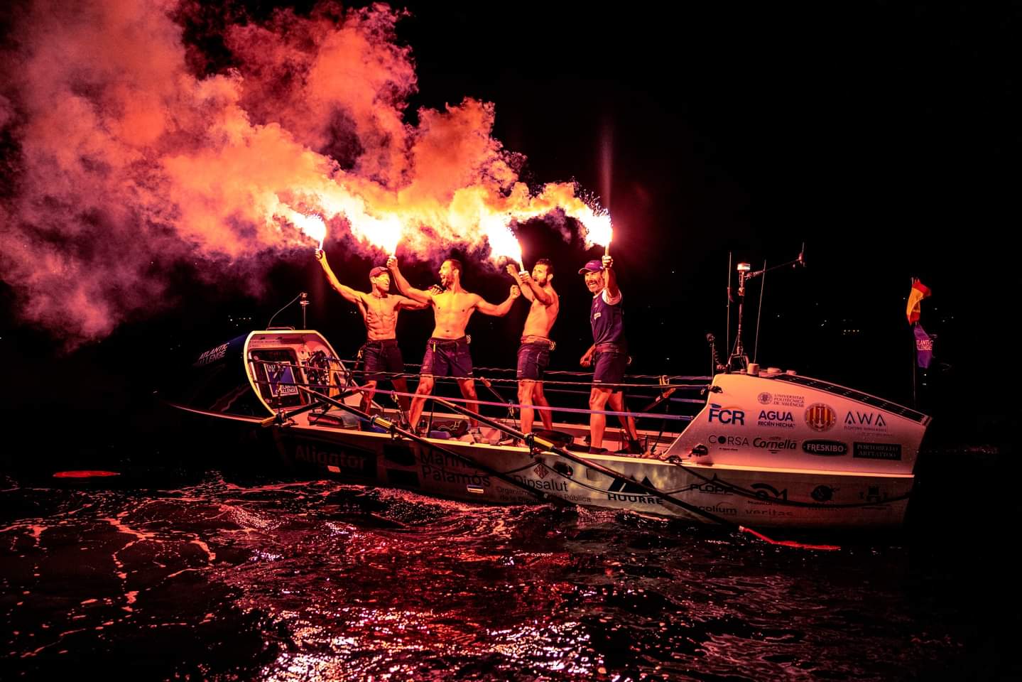 En su llegada a la Isla de Antigua tras ganar la Talisker Atlantic Challenge