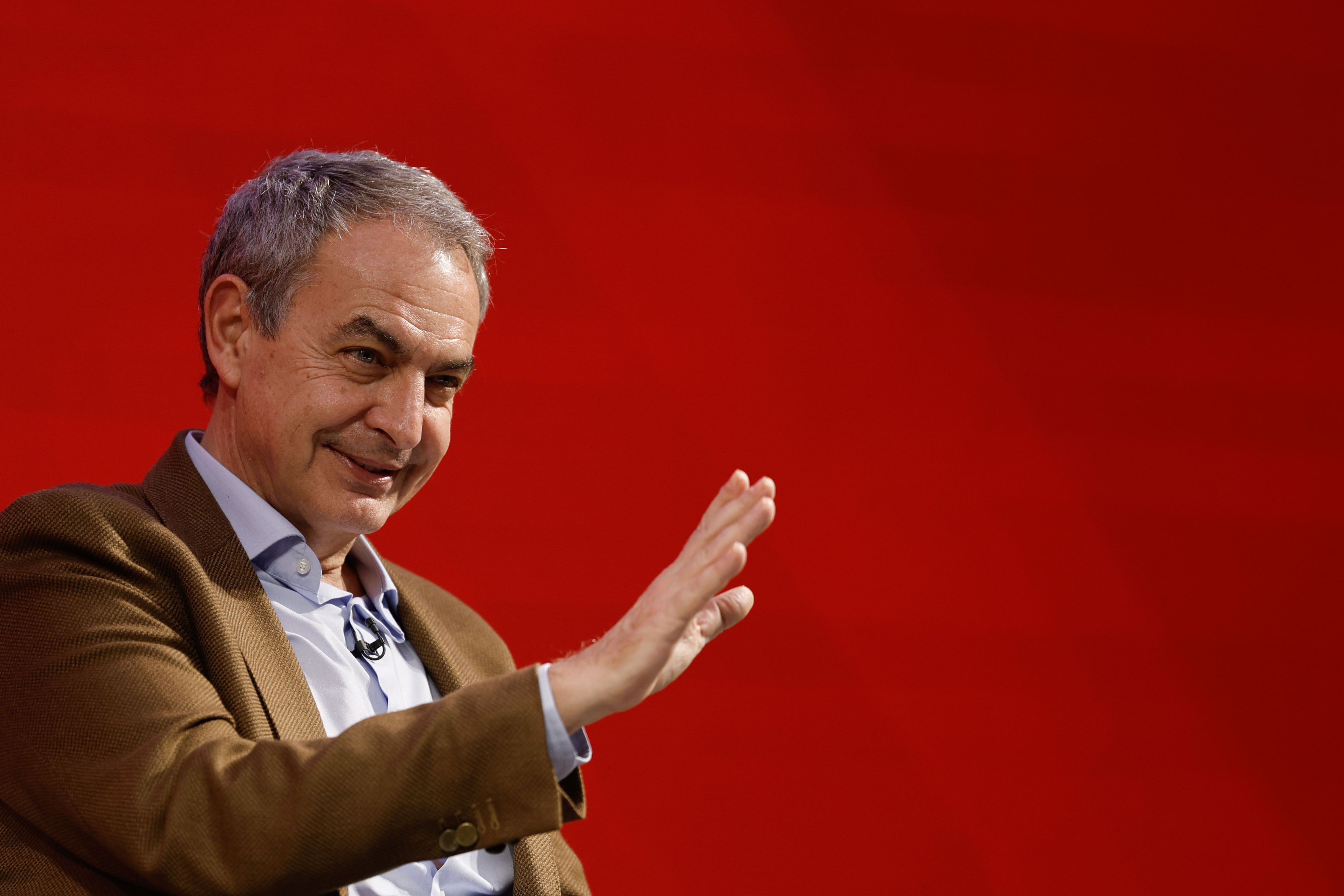 VALENCIA, 31/01/2025.- El expresidente del Gobierno José Luis Rodríguez Zapatero durante el XV Congreso del PSPV-PSOE celebrado este viernes en el Palacio de Congresos de Valencia. EFE/ Kai Forsterling
