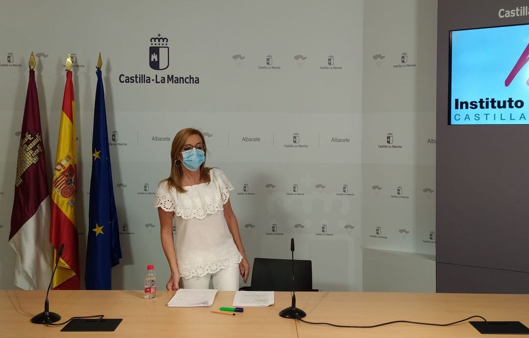 Lola Serrano, responsable provincial de Igualdad, en la delegación de la Junta en Albacete