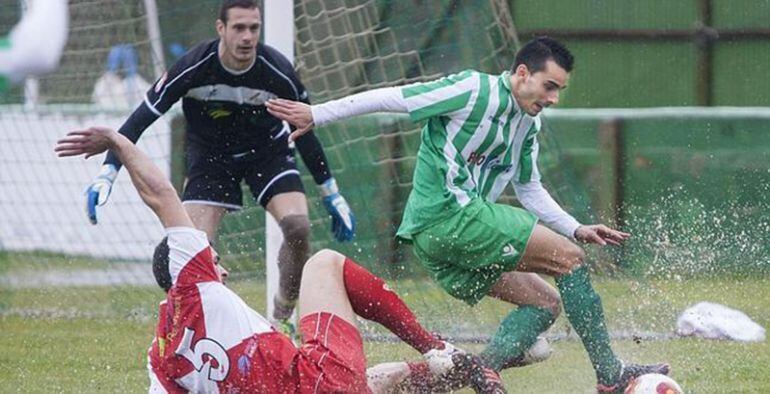 Ricky durante un partido con el Noja