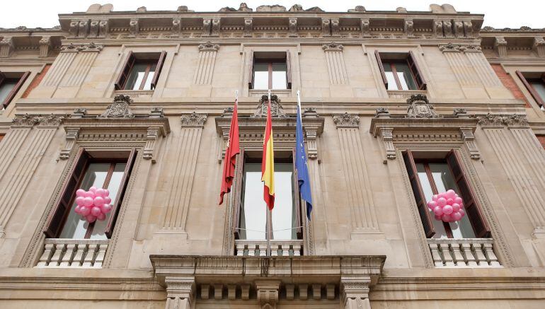 Se iluminarán edificios como el Parlamento de Navarra y ayuntamientos