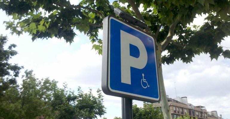 Señal de aparcamiento para personas con discapacidad