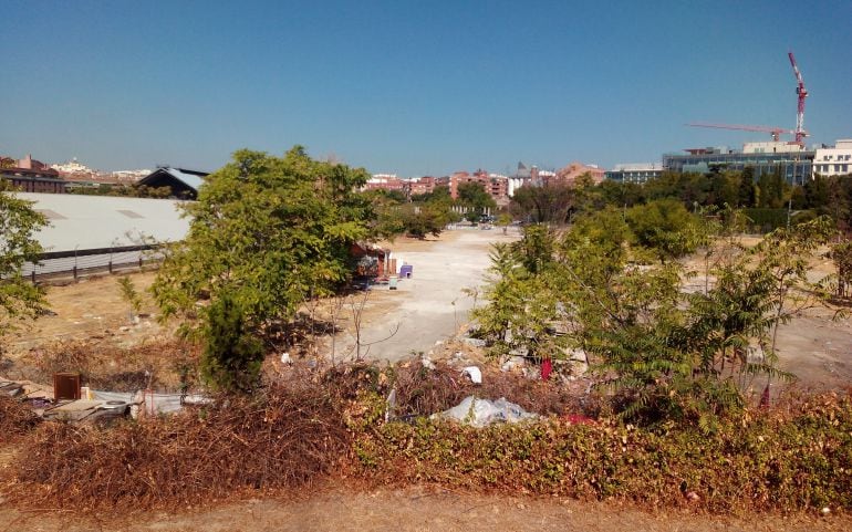 Asentamiento chabolista en el terreno de ADIF que los vecinos solicitan para un futuro instituto. 