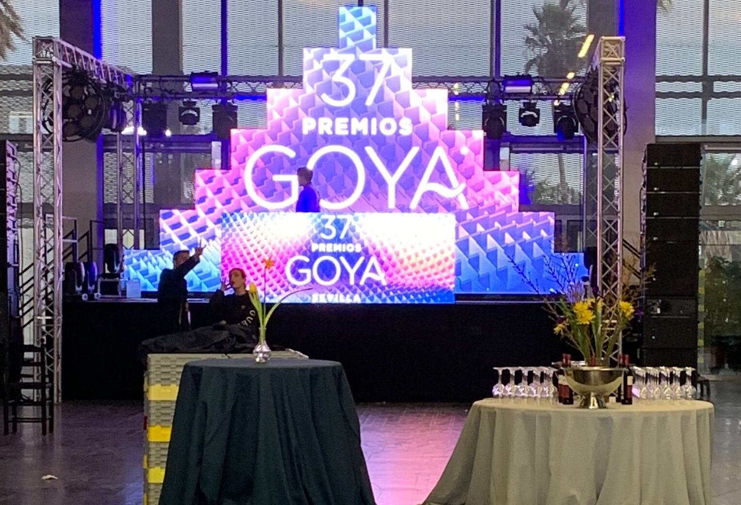 Montaje previo al cocktail de la entrega de los Premios Goya en FIBES, Sevilla