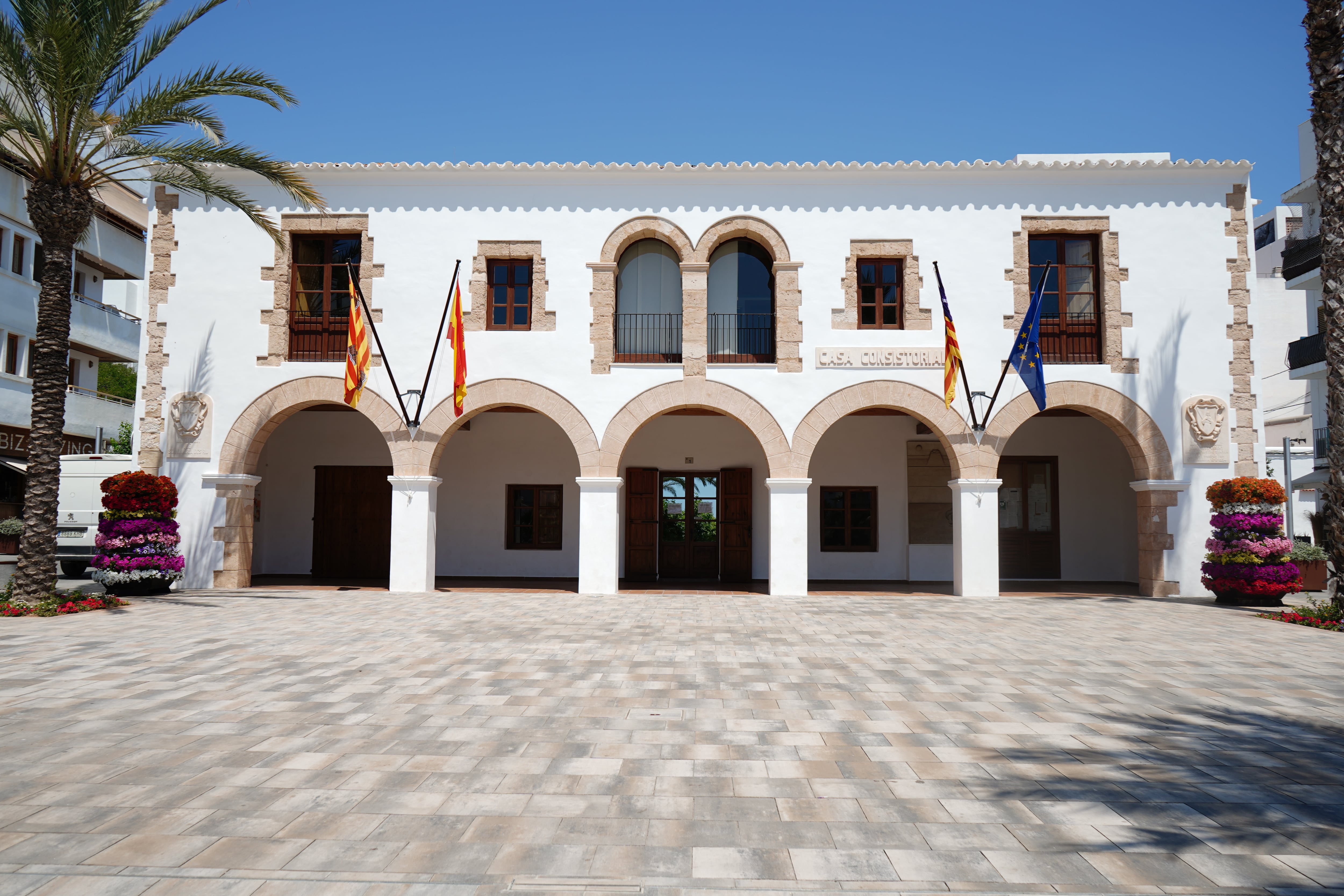 Fachada del Ayuntamiento de Santa Eulària