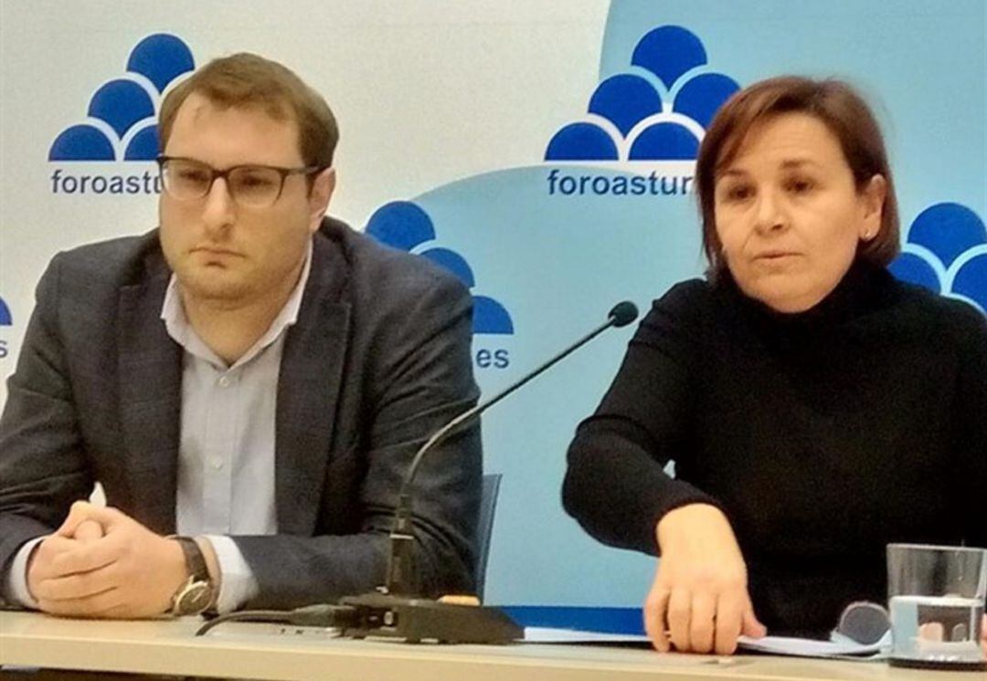 Carmen Moriyón, presidenta de Foro y Adrián Pumares, secretario general de la formación, han comparecido para anunciar su disposición a volver a presentarse a las elecciones generales en coalición con el PP