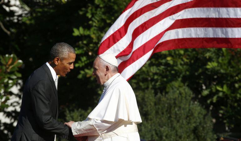 El presidente de EEUU, Barack Obama, saluda al papa Francisco