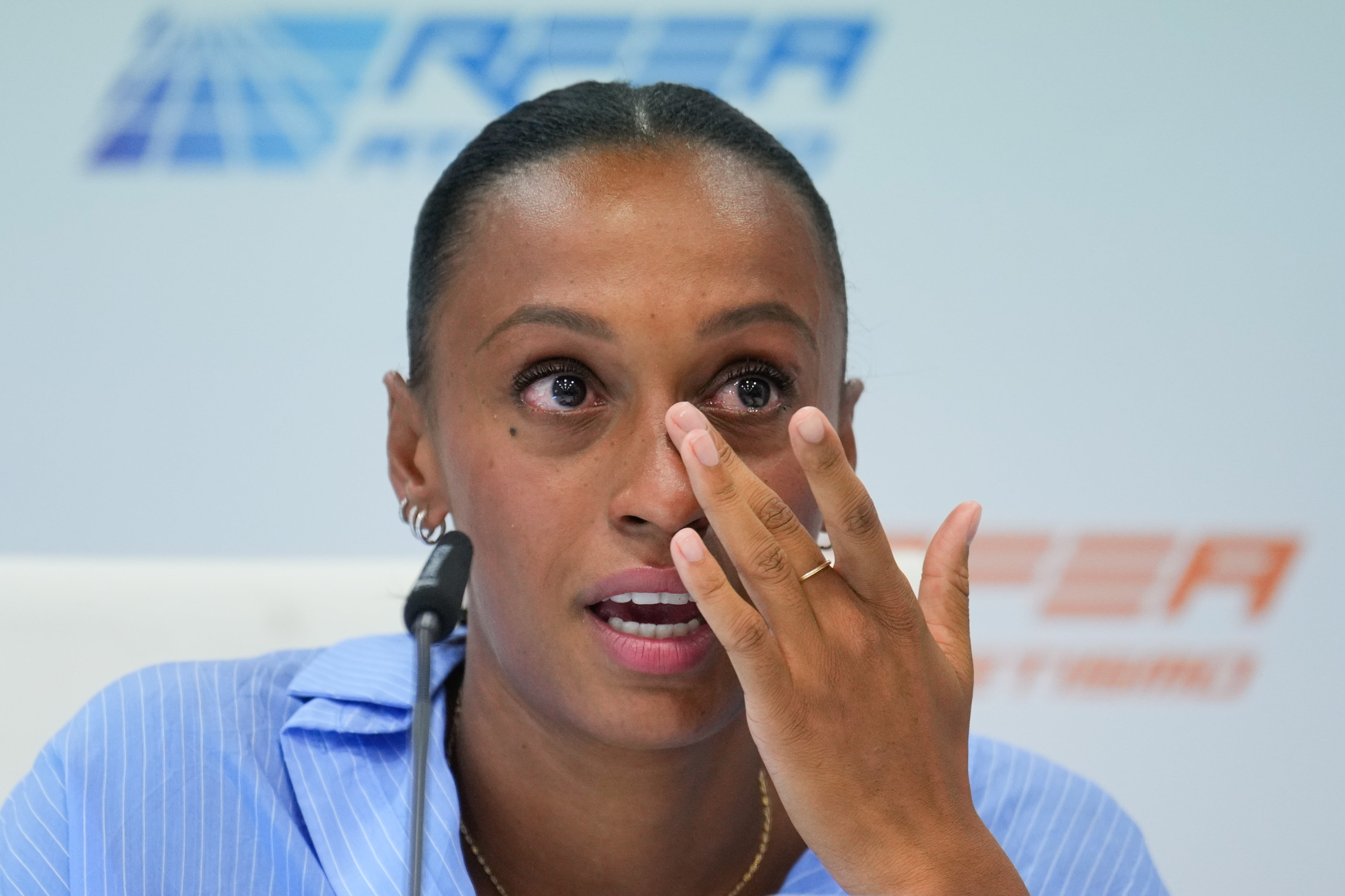 La atleta Ana Peleteiro durante la rueda de prensa ofrecida con motivo de la conclusión de su etapa deportiva con su último entrenador, Iván Pedroso, este miércoles en Madrid.