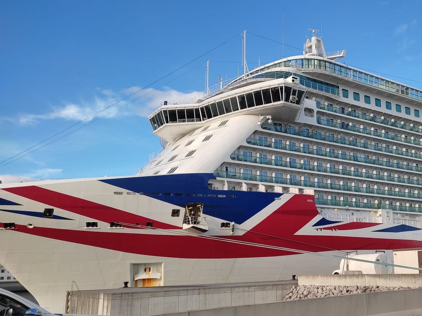 El &#039;Britannia&#039; atracado en Getxo esta mañana