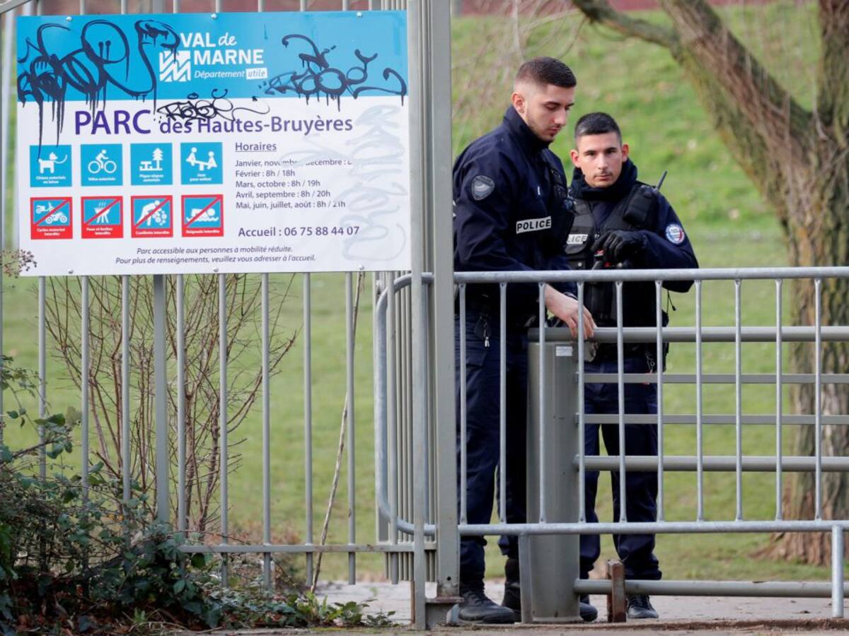 Al menos un muerto y dos heridos por un apuñalamiento múltiple cerca de París