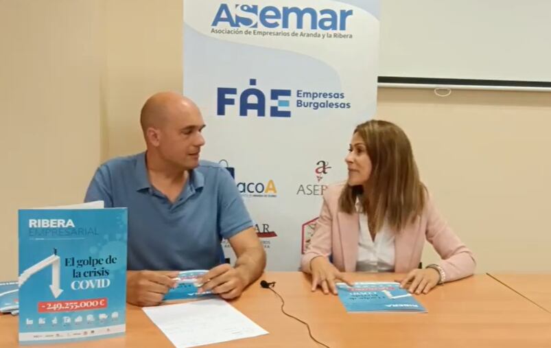 Isabel Berdón, responsable de proyectos y  Juan Cereijo, coordinador de la revista de ASEMAR