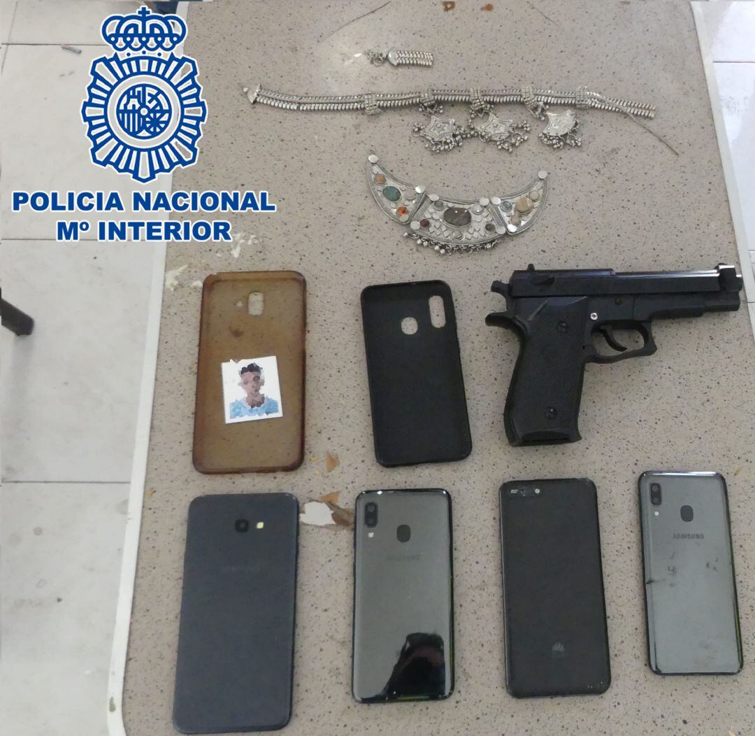 Efectos sustraídos por los jóvenes marroquíes ya en prisión