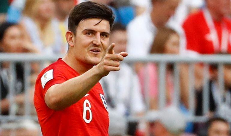 Maguire señala al tendido en el estadio de Samara