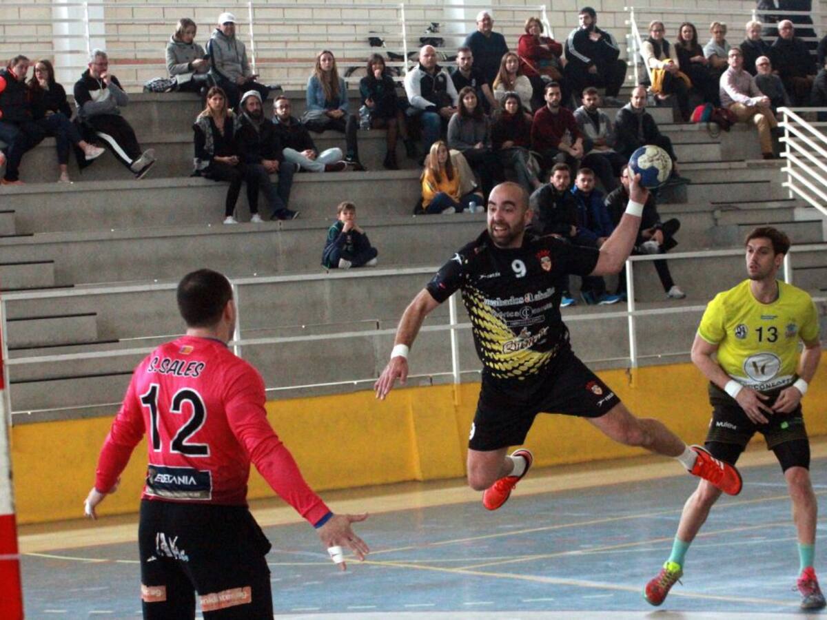 El Elda - C.E.E. vuelve a ser candidato (30-20)