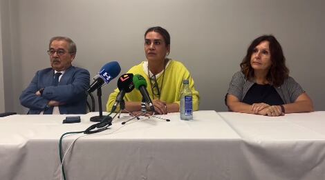 Víctor Portomeñe, abogado y Alba Novoa (centro), Presidenta Asociación Vecinos Zona Centro Vigo