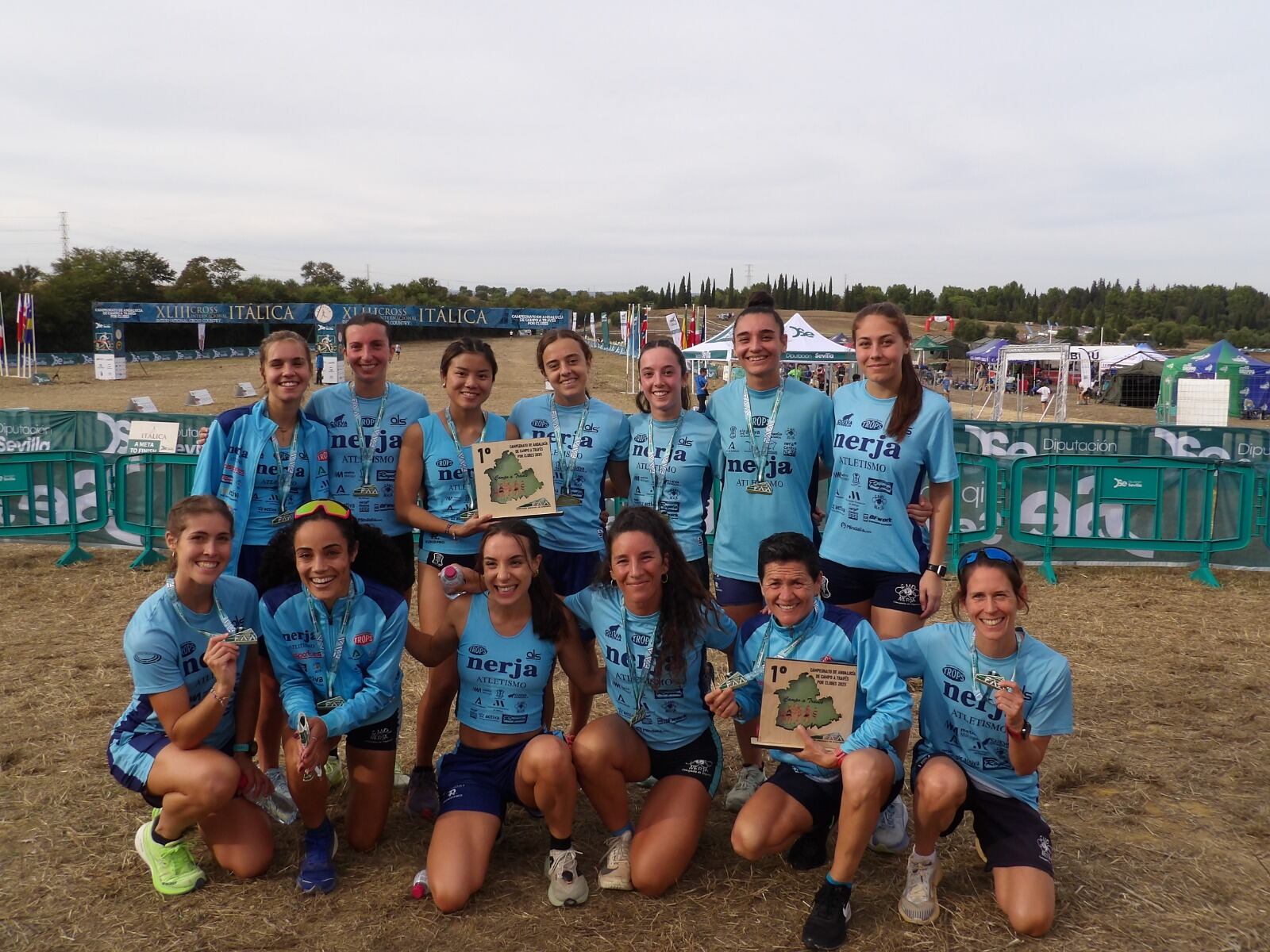 Equipos del Trops Cueva de Nerja campeones de Andalucía de cross