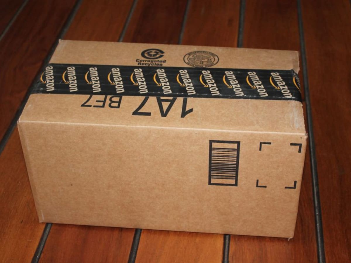 Los Mossos detienen a cinco transportistas que robaban los paquetes de Amazon que debían repartir