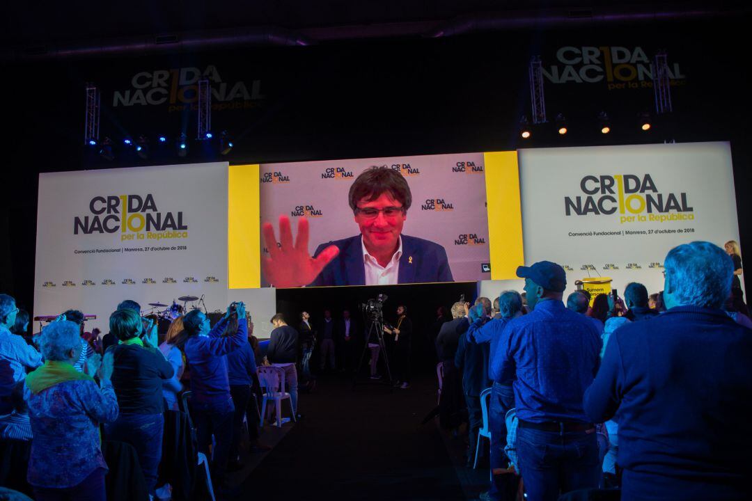 Carles Puigdemont interviene en el primer acto de Crida Nacional per la Repúiblica en Manresa (Barcelona)