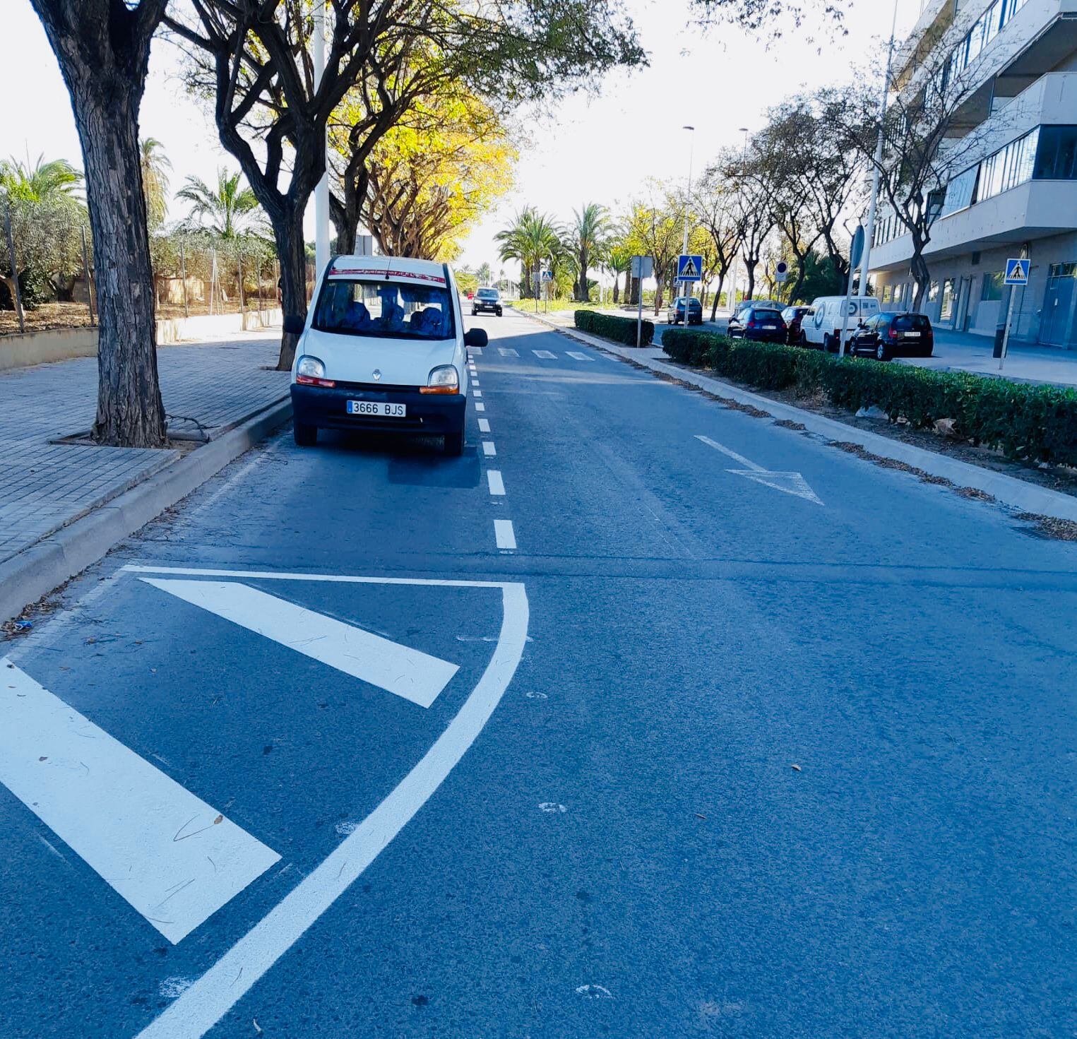 Nuevas plazas de aparcamiento en la avenida de Jubalcoi, Elche