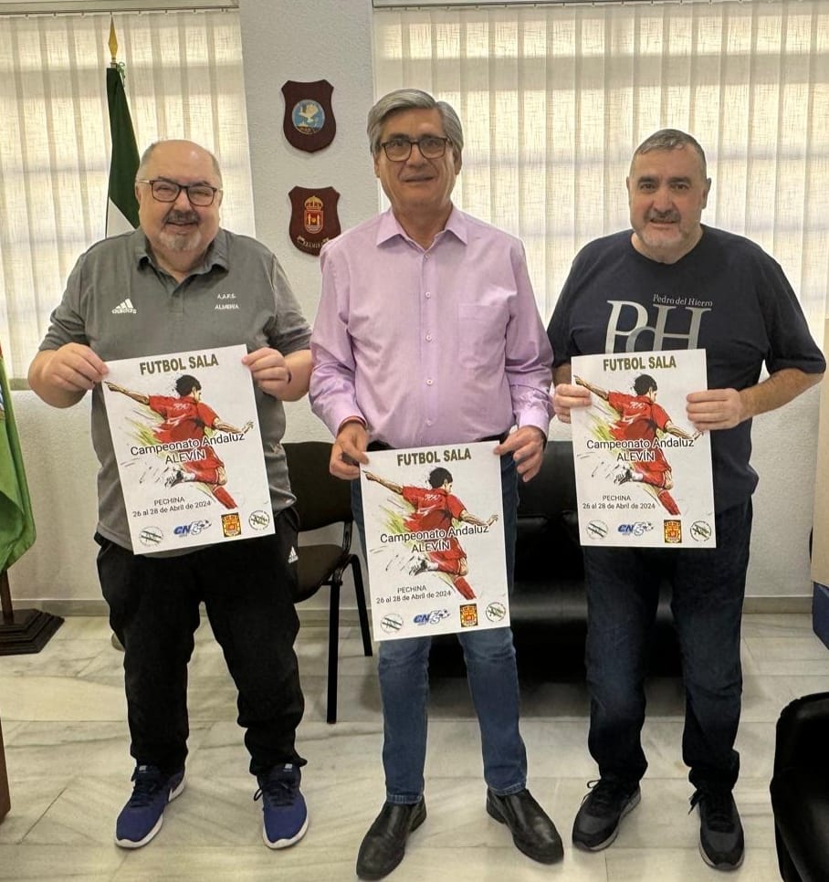 Juan Mateo, el alcalde de Pechina y Juan Enrique en la presentación del campeonato alevín de la AAFS