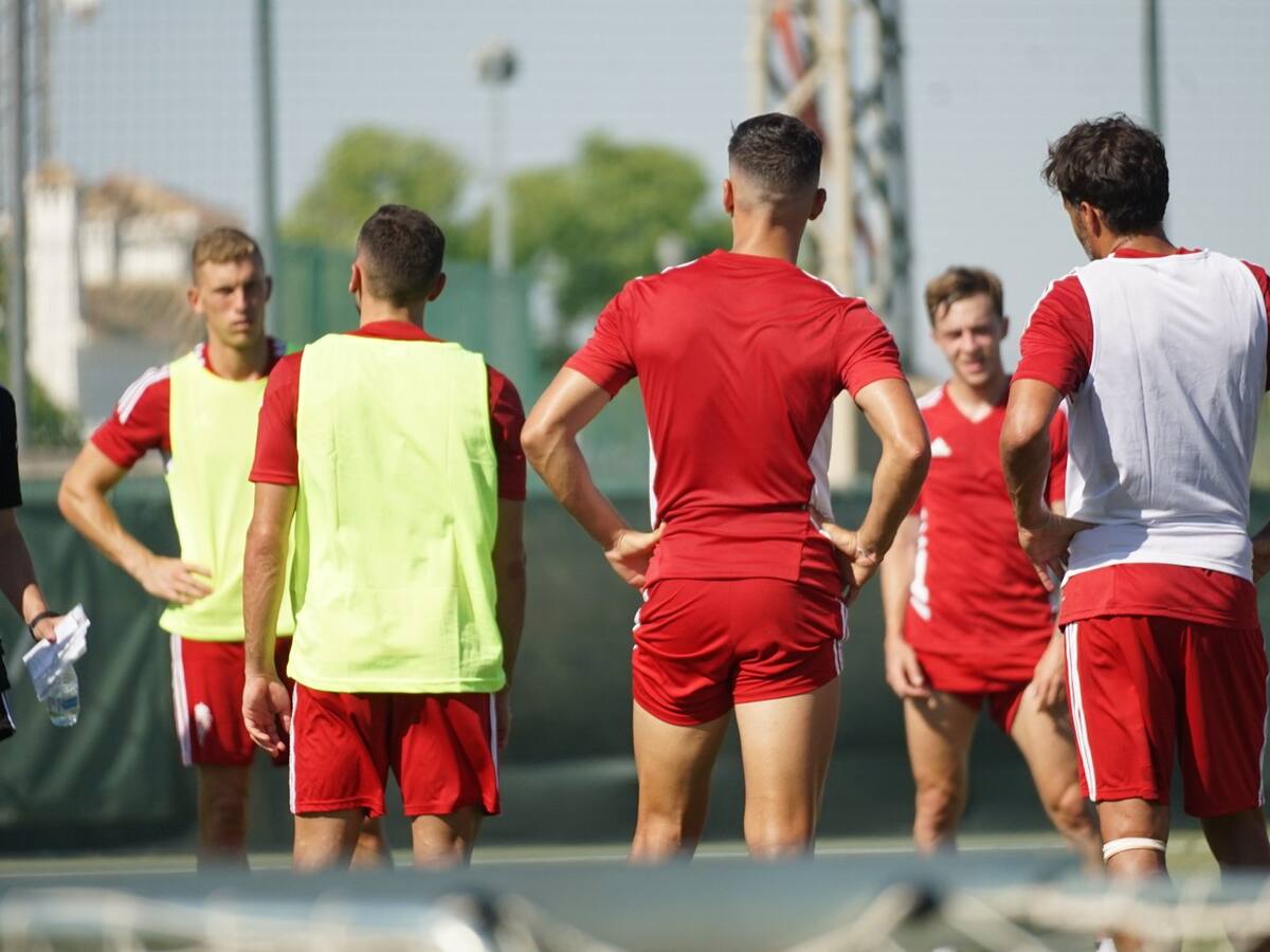 El Real Murcia está tranquilo por los "defectos en la documentación" presentada a la RFEF