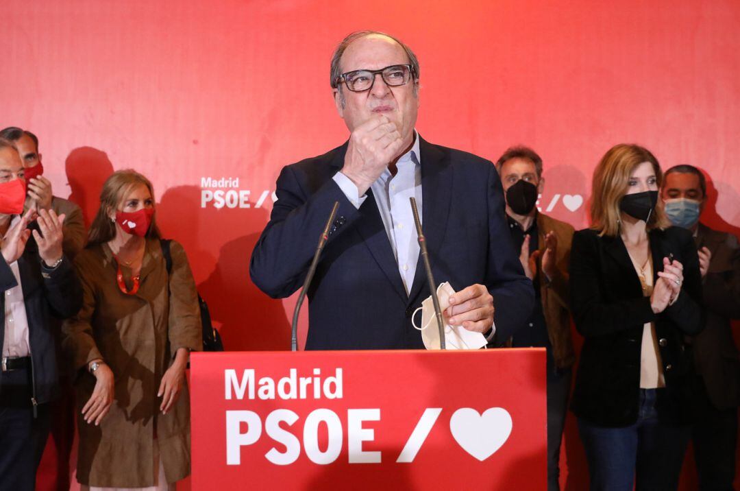 Ángel Gabilondo ofrece una rueda de prensa tras las votaciones de la jornada electoral del 4 de mayo.