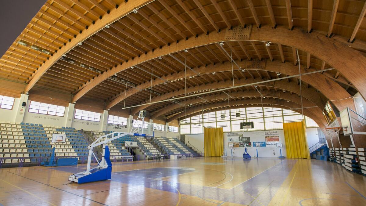 Gandia reforma el pabellón y mejora la eficiencia energética del Polideportivo