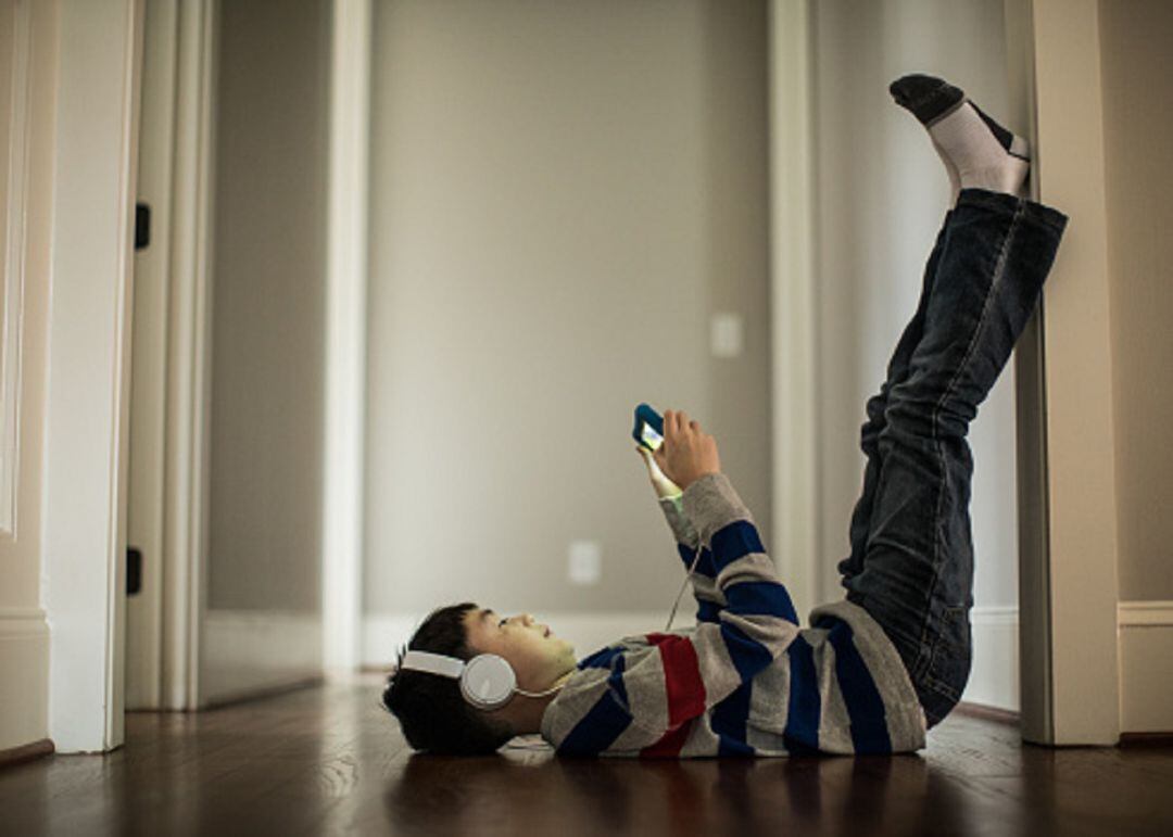 Escuchando música en casa