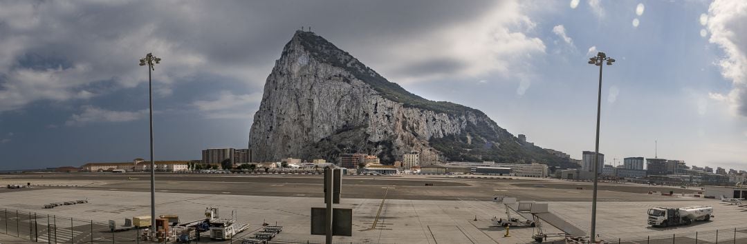 Frontera de Gibraltar, en su tramo compartido con el aeropuerto. 