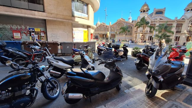 Compromís denuncia que el Gobierno de València quiere devolver el tráfico de coches a varias calles de Velluters