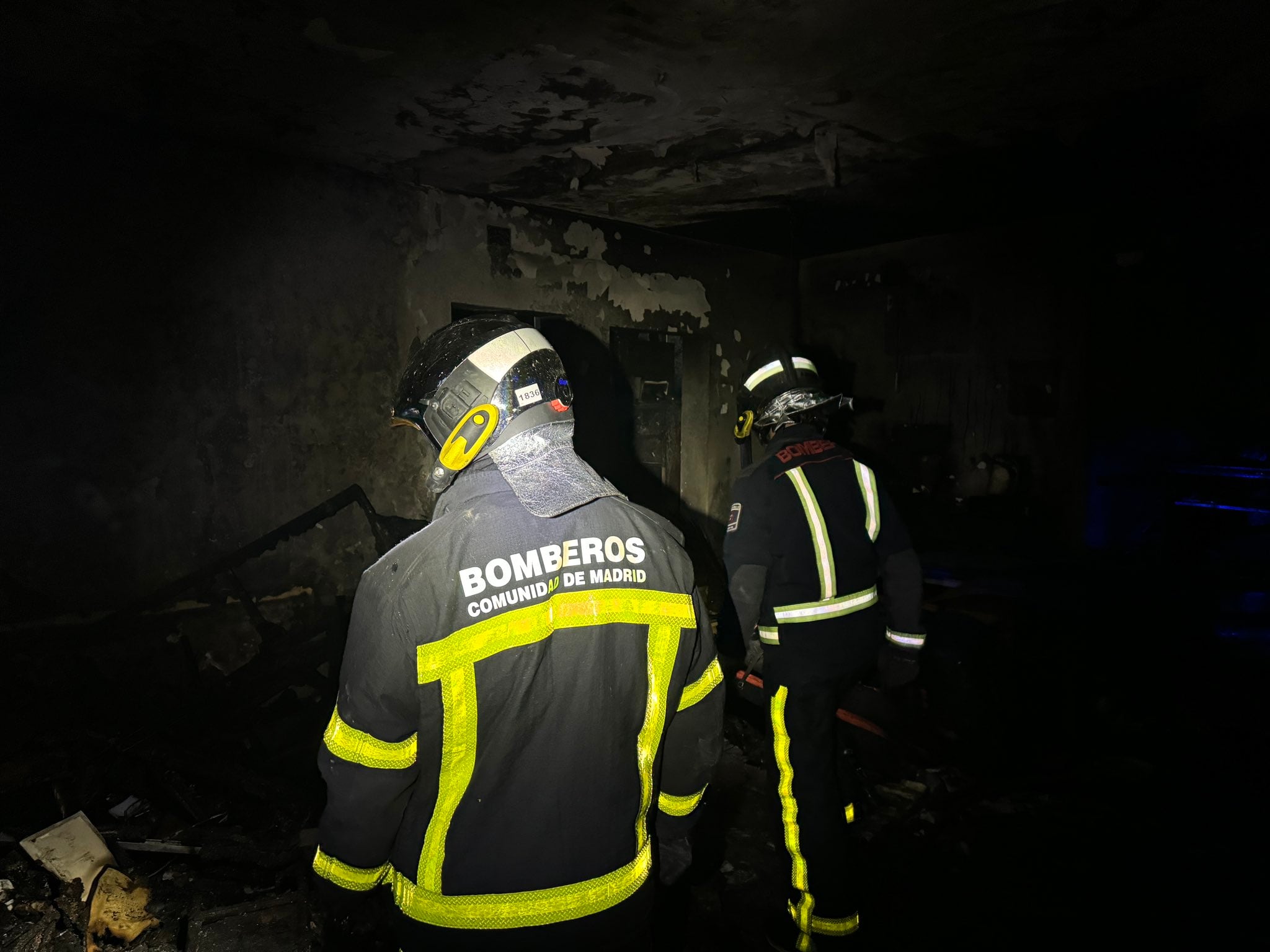 Bomberos impiden que un incendio alcance un depósito de combustible de 400 litros en Becerril de la Sierra