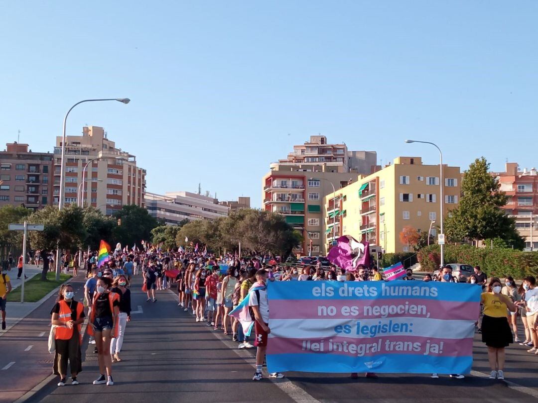 28-06-2021 Miles de personas reclaman en Palma protección para los derechos de las personas trans..
Más de un millar de personas, según el primer recuento de la Policía Nacional, han recorrido este lunes las calles del centro de Palma convocados por la